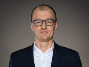 Prezes Maciej Kacper Gacek kacpergacek@zeomega.pl